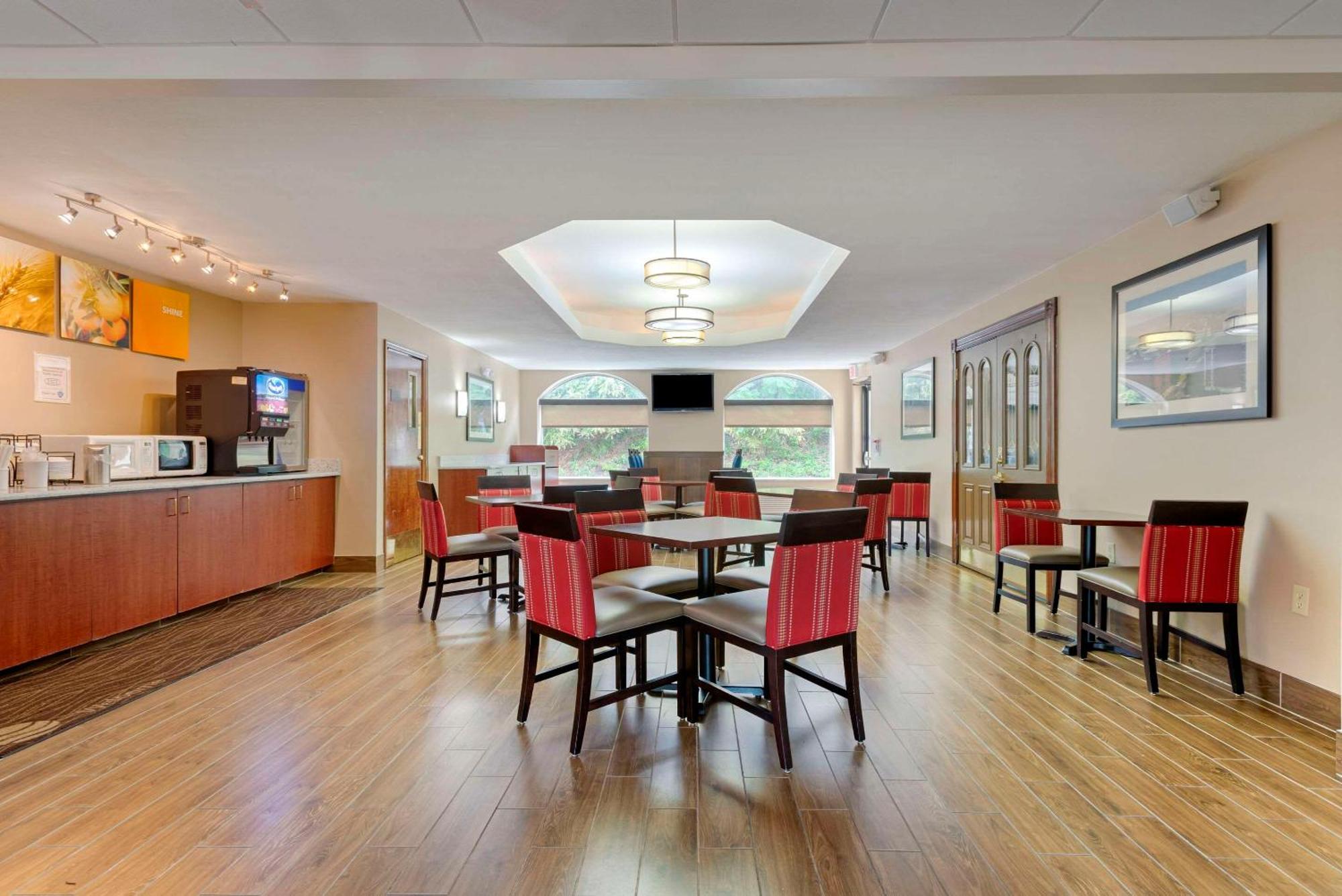 Comfort Inn & Suites Wilkes Barre - Arena Exterior photo